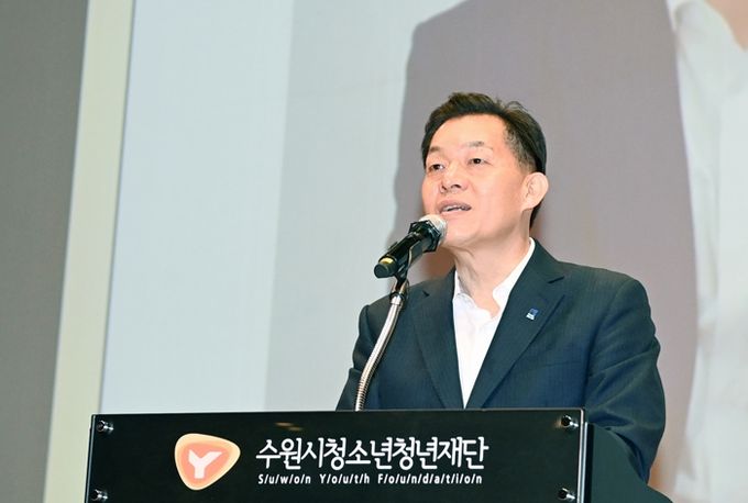 이재준 수원시장이 인사말을 하고 있다