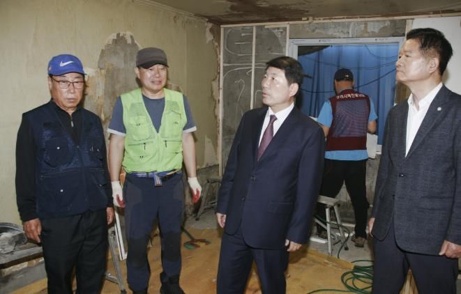 구리시 목민봉사회, 인창동 홀로 어르신 가정에 집수리 봉사 실시