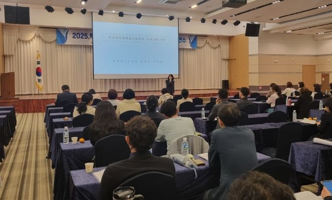 22일 보성 다비치 콘도에서 ‘2025. 학교폭력대심의위원회 심의위원 역량강화 연수’가 진행되고 있다.