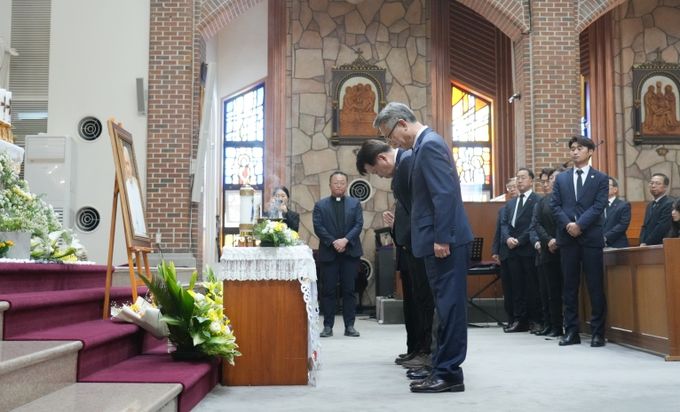 오영훈 제주도지사, 프란치스코 교황 분향소 조문