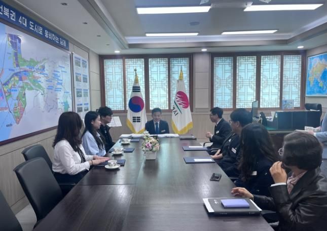 민원담당 공무원 간담회 개최