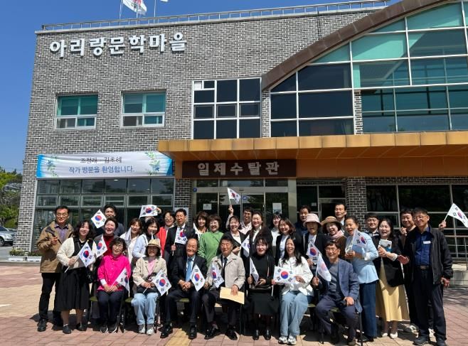 조정래․김초혜작가, 김제 아리랑문학관 및 아리랑문학마을 방문