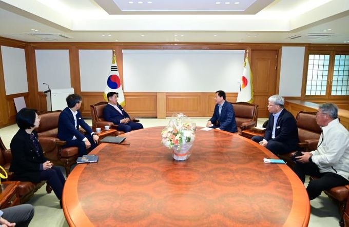 영동군 정영철 군수, 김천시 방문…군민 편의 위한 화장장 이용료 감액 건의