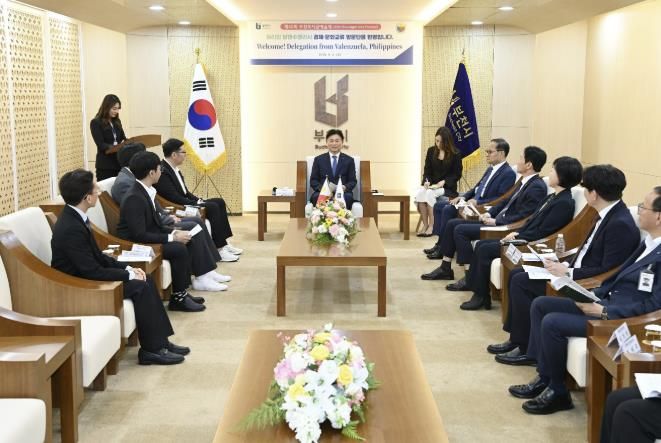 조용익 부천시장과 발렌수엘라시 방문단 면담