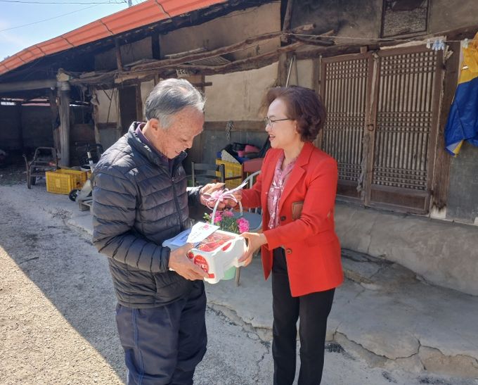 임실군, 노부모 모시는 가정에 효도 물품 전달