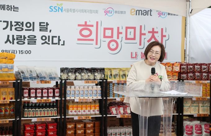 지난 5월 9일, 박희영 용산구청장이 2025 희망마차 나눔축제에 참석해 인사말을 하고 있다