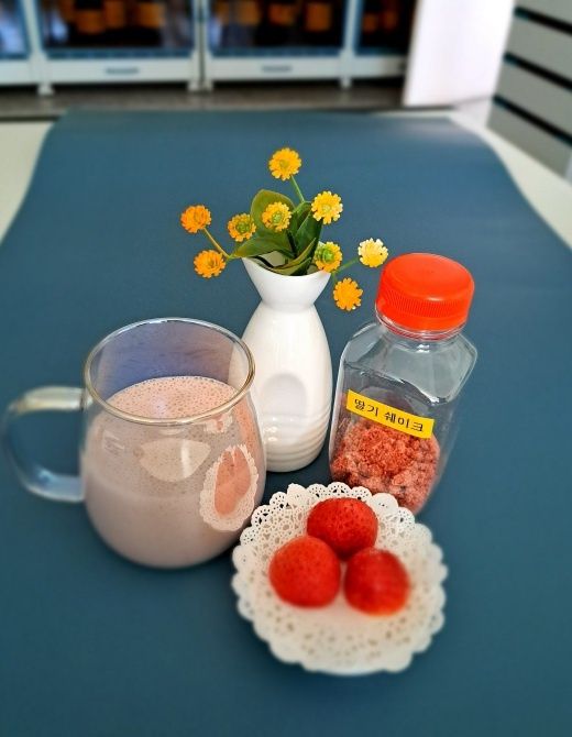 딸기 쉐이크