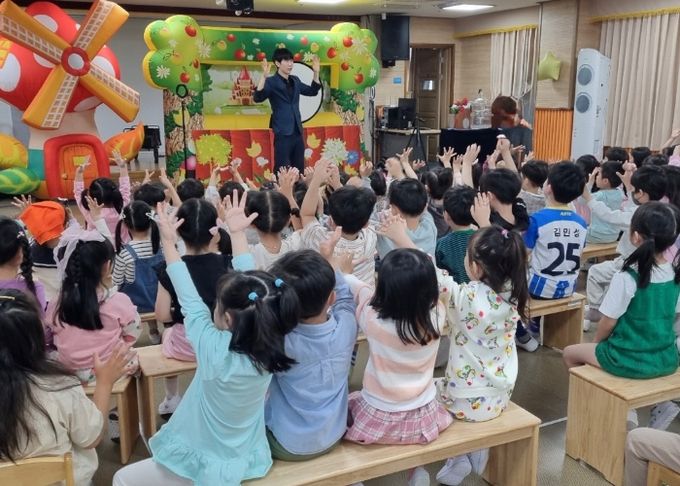 농소유치원 유아안전 인형극관람 실시