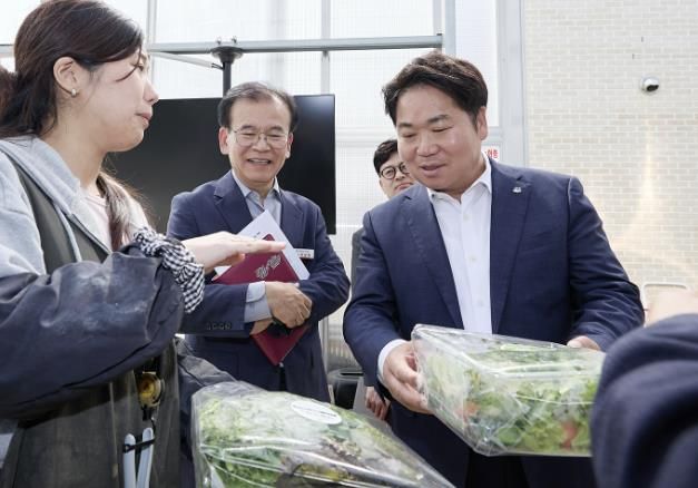 오세현 아산시장, 농업기술센터 방문해 현장 점검 및 직원 격려