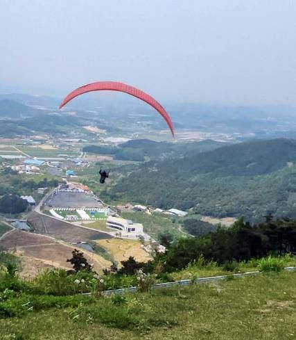 정읍 칠보산 하늘, 패러글라이딩 열정으로 수놓다…전국 대회 성료