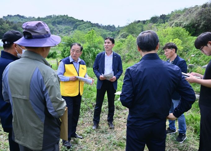 속초시 관계자, 속초중학교 이전 부지 방문 합동 점검