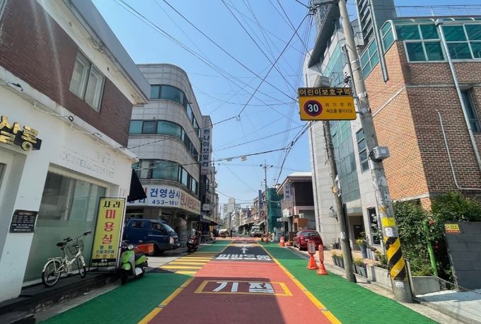 어린이 보호구역 기·종점 등 노면표시 개선 후