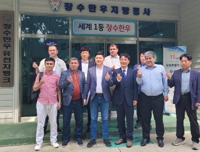 우즈베키스탄 농림부, 장수군 저탄소 축산 현장 견학