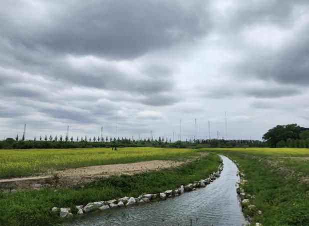 창릉천을 따라 걷는 강매석교 부근 행주누리길
