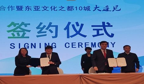 협약 체결 기념사진 : (왼쪽 2명) 션 메이나(SHEN MEINA) 대련시 문화여유국장, 이동우 인천시 해양항공국장