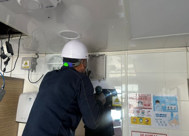 공중화장실 불법촬영 탐지·차단기 설치