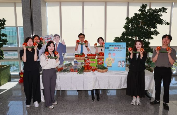 보성군, ‘보성 달 모임’ 개최로 직원 소통과 지역경제 활성화_ 올 여름도 건강하세요~ 지역 농가에서 생산한 토마토와 오이로 건강한 여름을 위한 스마일