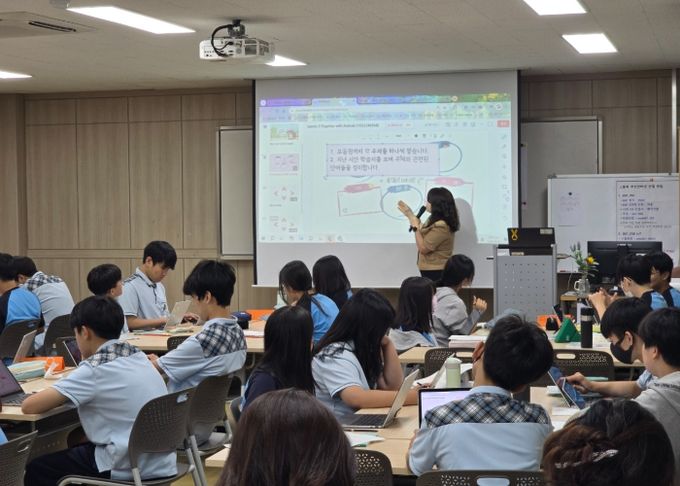 수원교육지원청, 하이러닝 및 AIDT 연계 수업 공개…수원형 미래교실 본격화