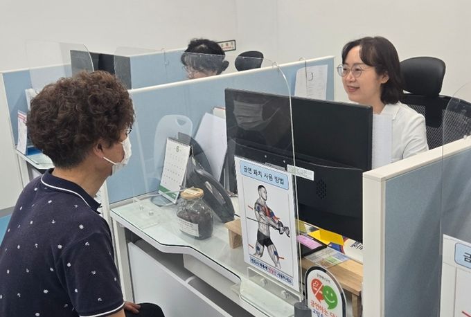 양천구 금연클리닉 프로그램에 참여해 상담받고 있는 구민