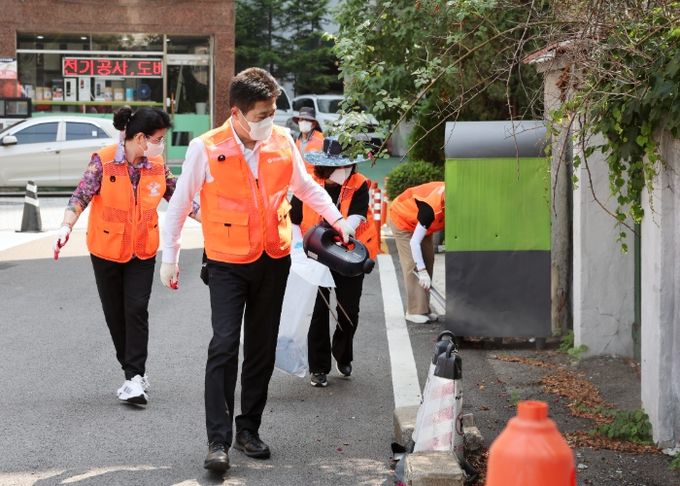 김정헌 인천시 중구청장, 주민자율방역단과 민관 합동 방역
