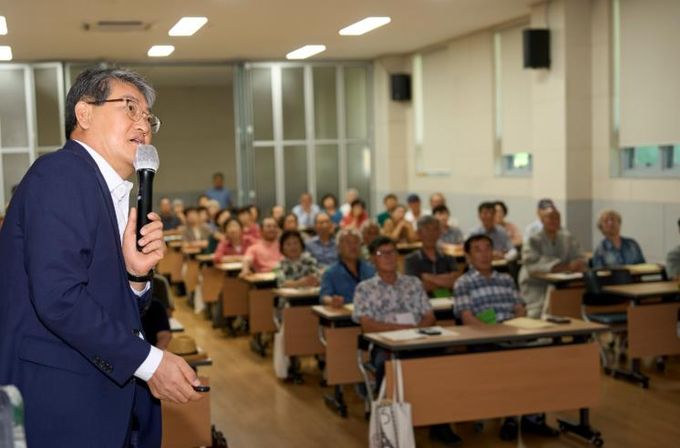 김순호 구례군수, 구례군지회 부설 노인대학 특강 개최