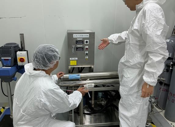 케이메디허브 의약생산센터 연구원 사진