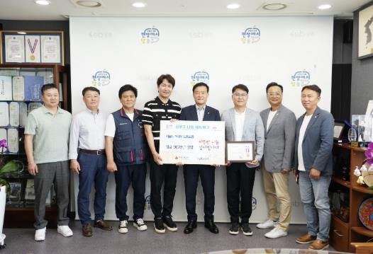 서울시 환경공무관 노동조합, 성북구에 915만 원 성금 전달