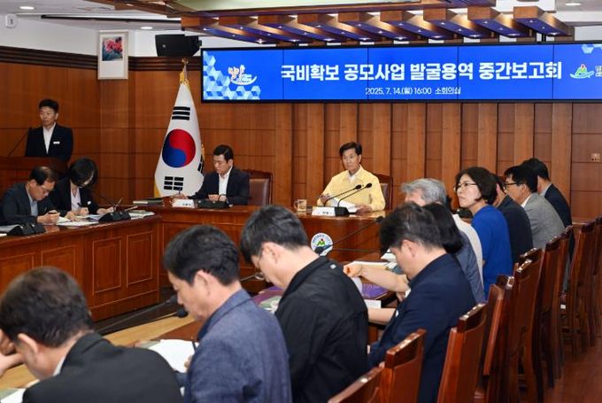 지난 14일 시청 소회의실에서 국비 확보 공모사업 발굴용역 중간보고회가 개최되고 있다.