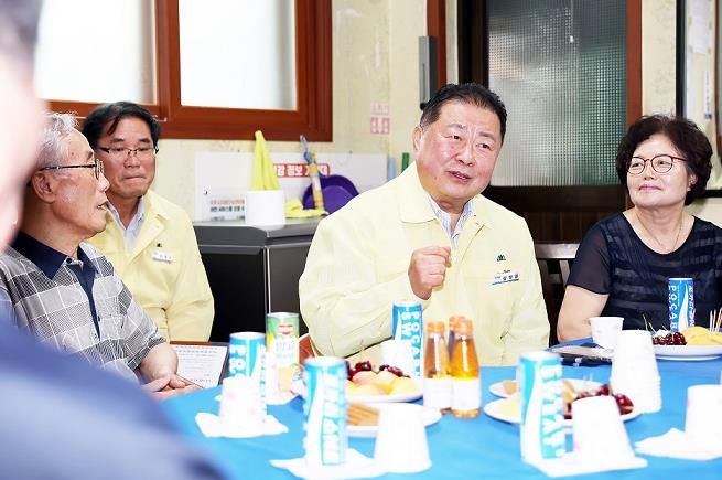 김경일 파주시장, 기록적 폭염 속 무더위쉼터 현장 점검