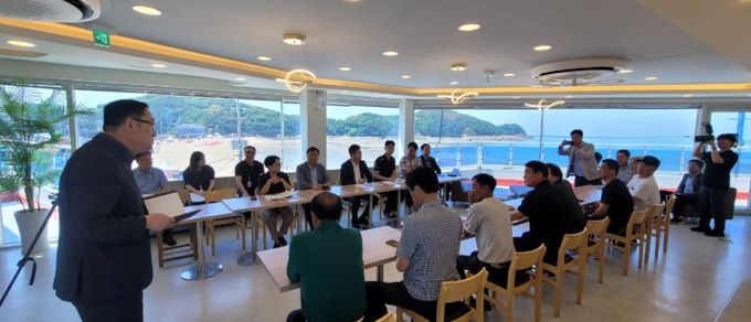 중구 ‘을왕리 발전’ 현장 행보 나선 김정헌 중구청장, 주민들 지혜 모아