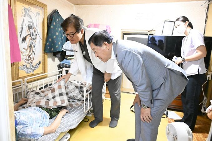 재택의료 어르신 가구로 향한 평창군수의 '특별한 발걸음'