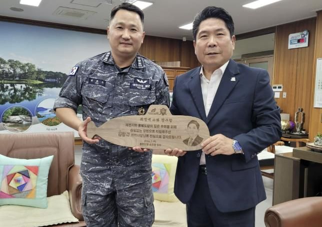 장학금 전달 사진