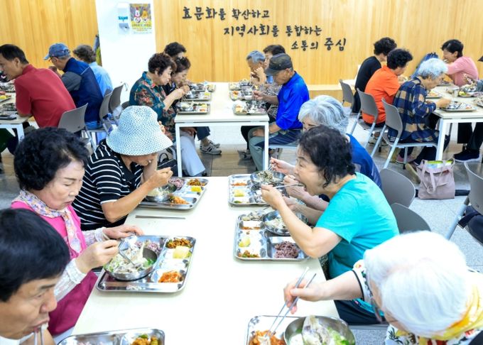 화성시정조효노인복지관 경로식당 전경