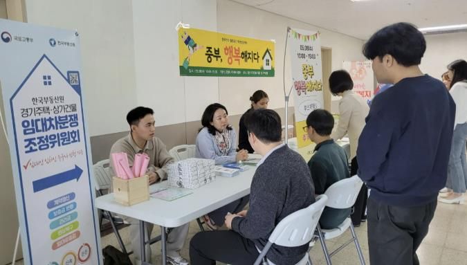중부대학교 캠퍼스에서 청년층 대상 상담을 진행한‘주거복지 이동상담소’