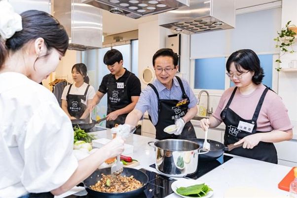 목화수라간에서 진행된 ‘영등포반찬회’ 프로그램에 참여한 청년들 모습