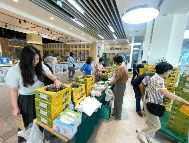 옹진군, 남동구청과 협력한 단호박 직거래 판매행사