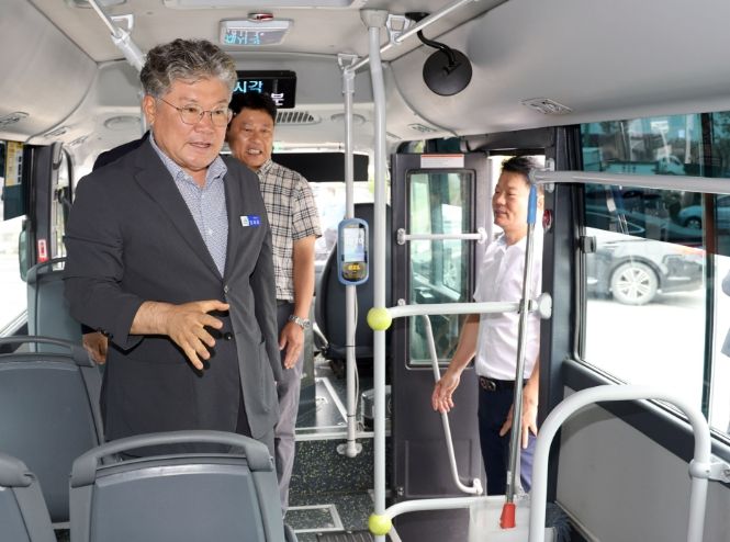 영광군수, 전기저상버스 도입 지원사업 점검