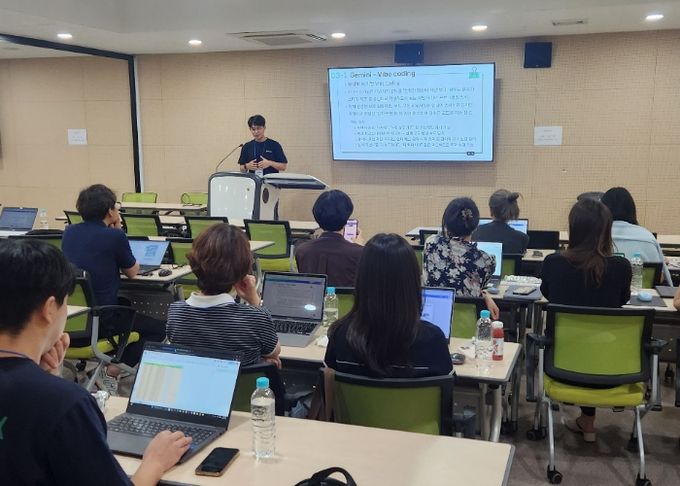 성남교육지원청, 2025 디지털 기반 교육혁신 지원단 워크숍 개최