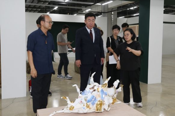 이범석 청주시장, 2025 청주공예비엔날레 준비 현장 점검