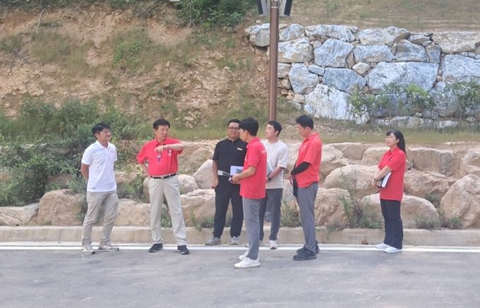 박범인 금산군수 국립금산자연휴양림 현장 점검 모습