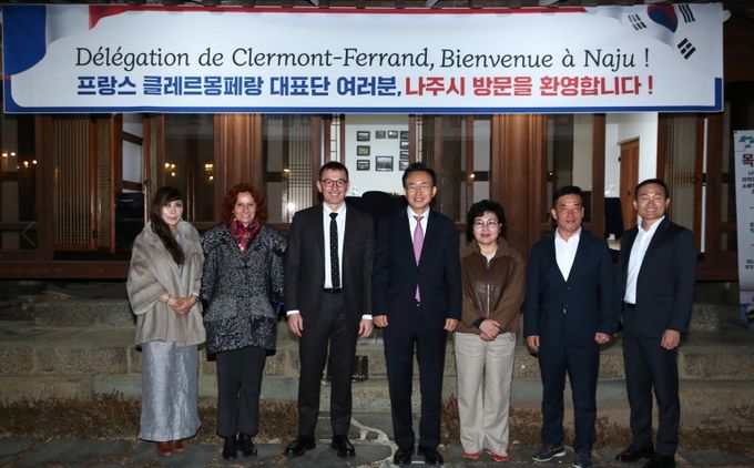 프랑스 클레르몽페랑의 제롬 오슬랑데르 부시장(왼쪽 세 번째)을 비롯한 3명으로 구성된 행정대표단이 3일간 나주를 공식 방문했다.