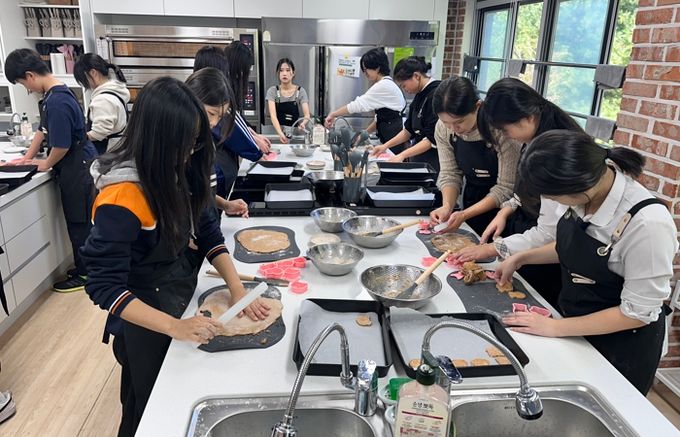 광주자연과학고에서 제과·제빵 실습