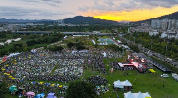 지난 9월 황룡친수공원에서 열린 제3회 광산뮤직ON페스티벌 행사장 전경. 이틀간 9만 5,000여 명이 찾아 가을의 낭만과 감성을 즐겼다.