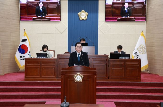 신우철 완도군수는 제333회 완도군의회 정례회에서 시정연설을 통해 내년도 군정 운영 방향을 밝혔다