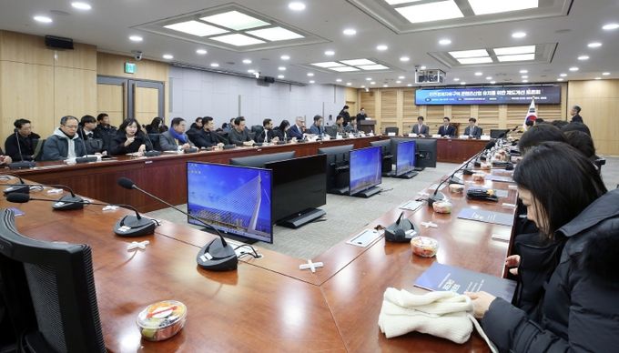 인천경제청은 4일 오전 10시 국회의원회관 제2세미나실에서 김교흥(서구갑, 문체위원장), 배준영(중구강화옹진), 이용우(서구을), 정일영(연수을) 국회의원과 공동으로 ‘인천경제자유구역 콘텐츠산업 유치를 위한 제도개선 토론회’를 개최했다.