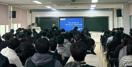전라남도교육청은 12월 도내 중학교 50개교를 대상으로 ‘학교로 찾아가는 고교학점제 설명회’를 운영한다. 사진은 광영중학교에서 진행된 설명회 모습.