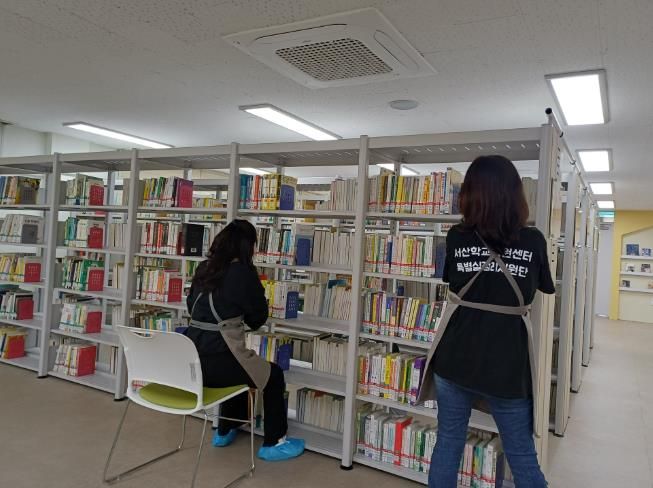 서산교육지원청 학교지원센터, 서산부춘중 도서실 정리 지원 실시