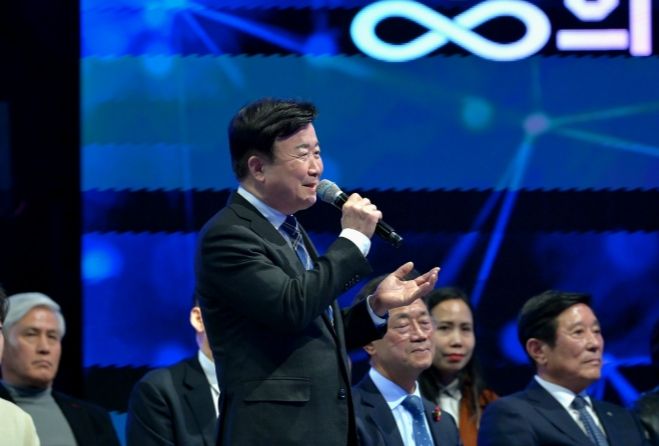 여수시는 오늘(13일) ‘전남·광주 행정통합 찾아가는 타운홀 미팅’에서 ‘율촌 미래 첨단 국가산업단지 조성’을 공식 건의했다.