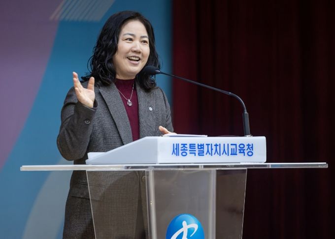 구연희 교육감 권한대행이 3일 소통・공감의 날 에서 당부 말씀을 하고 있다.