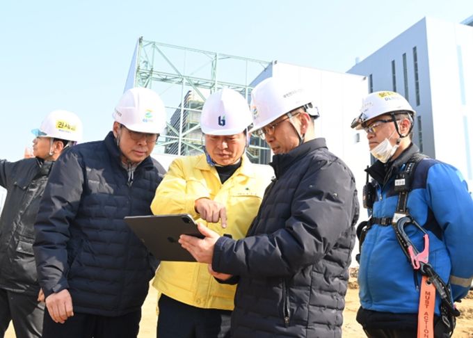 부천시가 GS파워 열병합발전소 현대화사업 공사현장을 방문해 철저한 안전관리를 당부했다.